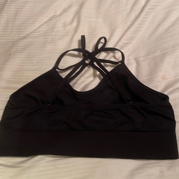 I Fashion / black sports bra - tag is torn out but guessing a S - Picture 1 of 4